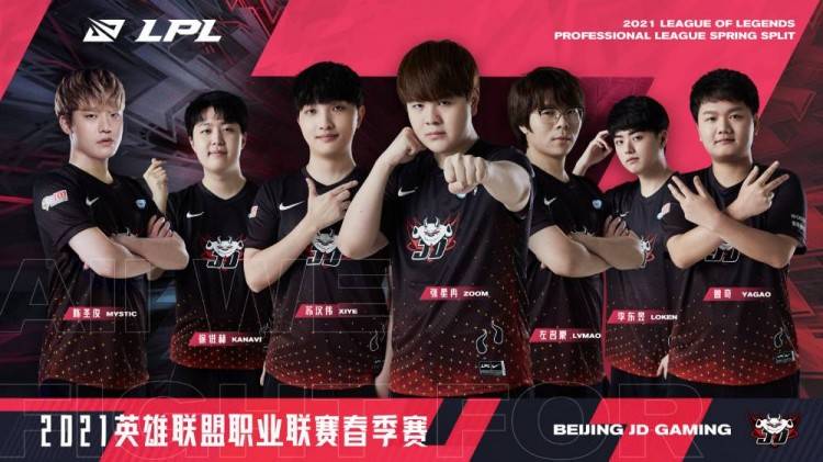 反应迅速地 反应迅速地